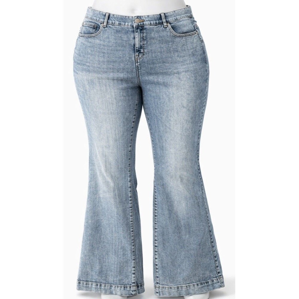 Torrid Bombshell Flare Jeans Women’s 28R Light Wash Premium Stretch Bootcut